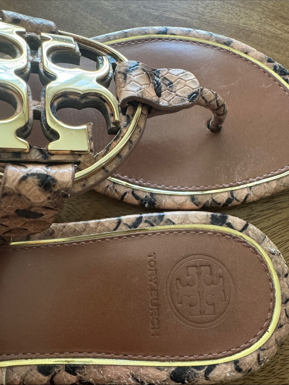 Tory Burch Pink Snake-Print Miller Thong Sandals with Gold Logo - Picture 3 of 5